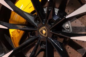 Lamborghini Urus Shiny Black Package 2018 года  (NA)